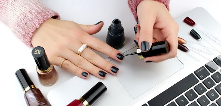 Kreativ manikyr med hendene: Topp 4 stilige design fra Instagram