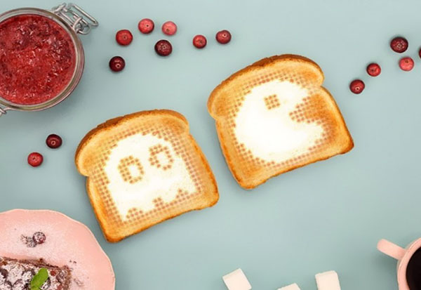 Art-frokost med "smart" Toasteroid brødrister