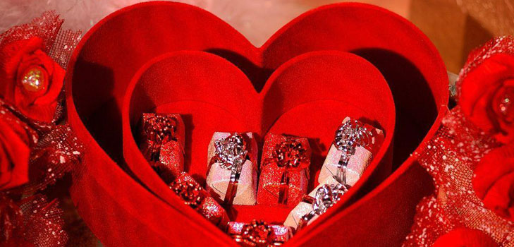 Hva å gi en jente til Valentinsdag: ideer til gaver
