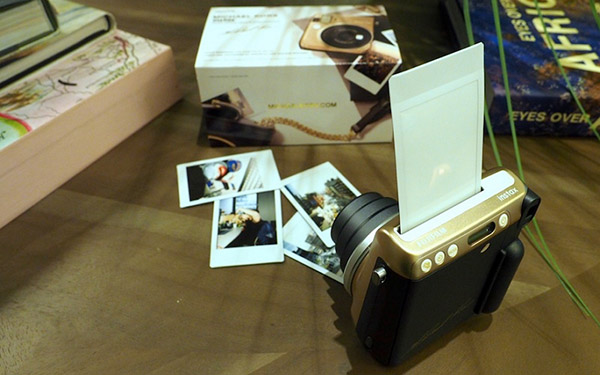 Mote Kamera: Michael Kors X Fijifilm Instax Mini 70