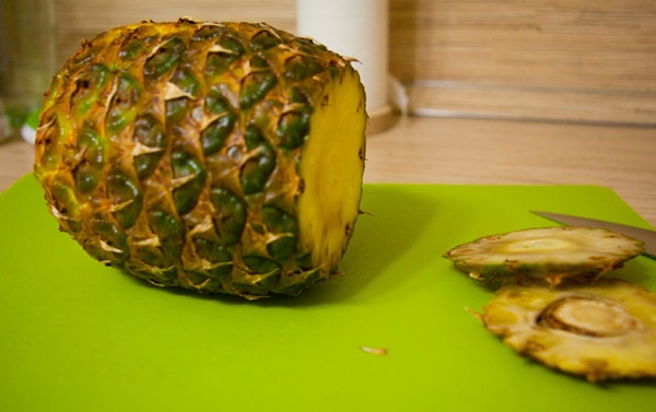 Hvordan kutte ananas riktig og vakkert