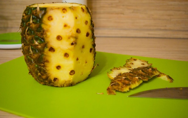 Hvordan kutte ananas riktig og vakkert