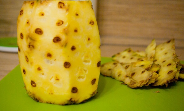 Hvordan kutte ananas riktig og vakkert