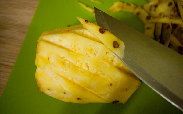 Hvordan kutte ananas riktig og vakkert