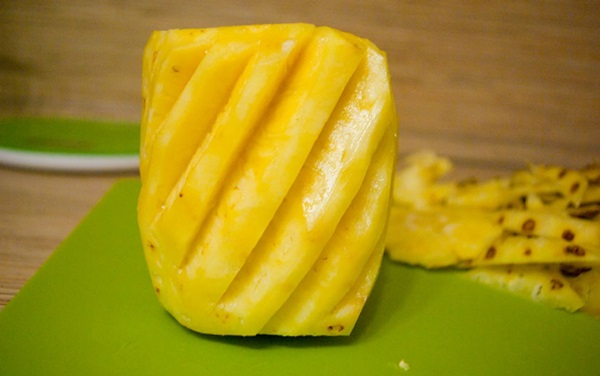 Hvordan kutte ananas riktig og vakkert