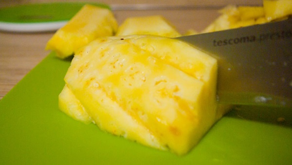 Hvordan kutte ananas riktig og vakkert