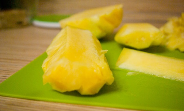 Hvordan kutte ananas riktig og vakkert