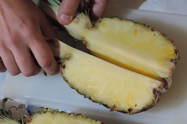 Hvordan kutte ananas riktig og vakkert