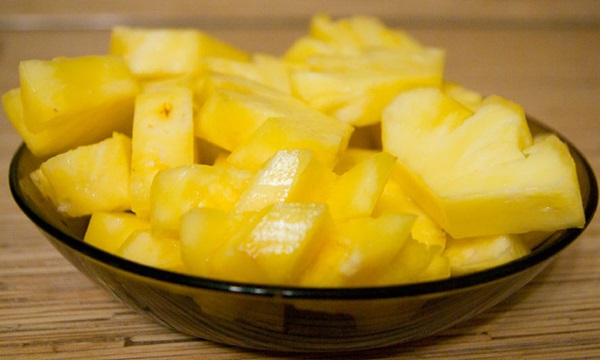 Hvordan kutte ananas riktig og vakkert