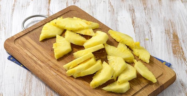 Hvordan kutte ananas riktig og vakkert