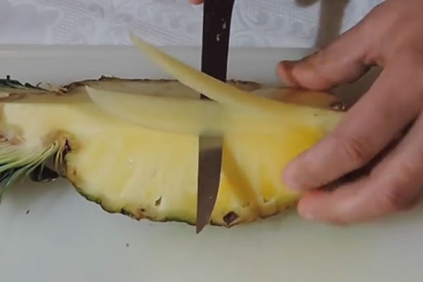 Hvordan kutte ananas riktig og vakkert