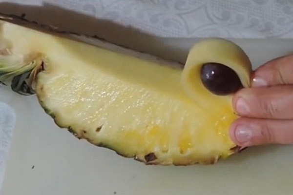 Hvordan kutte ananas riktig og vakkert