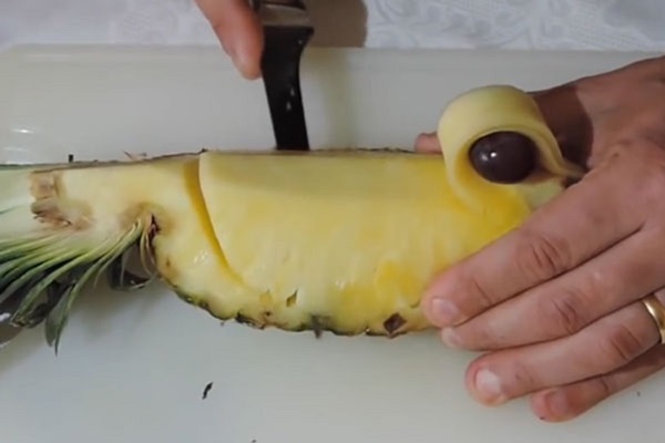 Hvordan kutte ananas riktig og vakkert