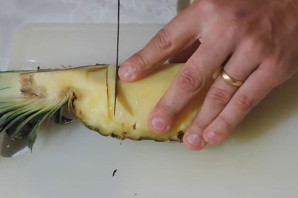Hvordan kutte ananas riktig og vakkert