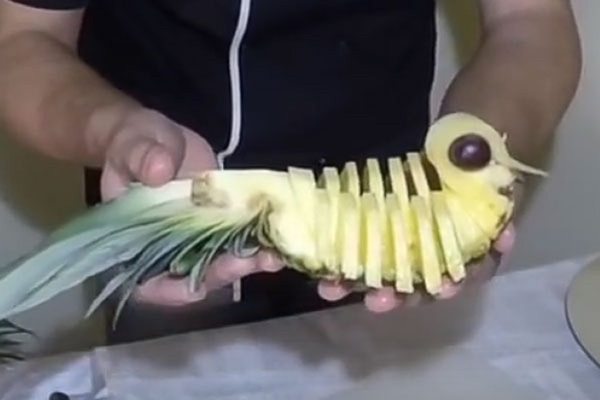 Hvordan kutte ananas riktig og vakkert
