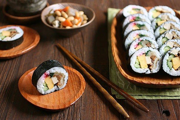 Slik holder du pinner for sushi