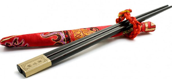Slik holder du pinner for sushi