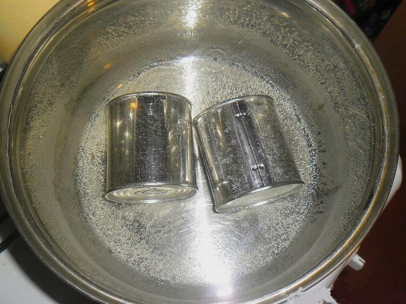 Hvordan lage kondensert melk i en boks?