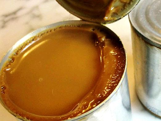 Hvordan lage kondensert melk i en boks?