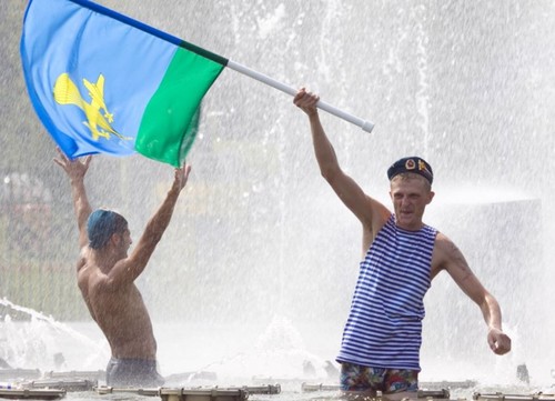 Når er Airborne Forces Day i 2015? Gratulerer med VDVshniku