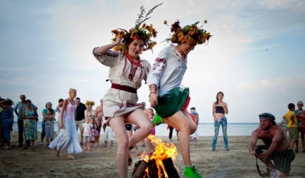 Hva er antall Ivan Kupala i 2016? Hvilke fortune-telling, ritualer, tradisjoner er forbundet med ferien? Hva å gjøre på Ivan Kupala, gratulerer