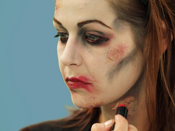 Skummelt sminke til Halloween med egne hender for jenter og jenter