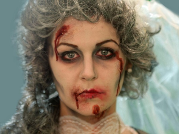 Skummelt sminke til Halloween med egne hender for jenter og jenter