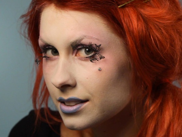 Skummelt sminke til Halloween med egne hender for jenter og jenter