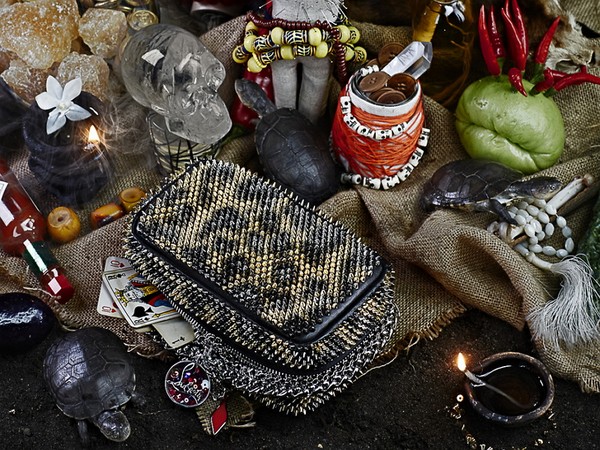 Pute for Cinderella: Clutchvesker Piloutin av Christian Louboutin