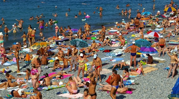 Hvilket vær er det forventet i Sotsji i august 2016, ifølge prognosene for det hydrometeorologiske senteret og ifølge turisternes vurderinger, temperaturen på vann og luft i Sotsji i august