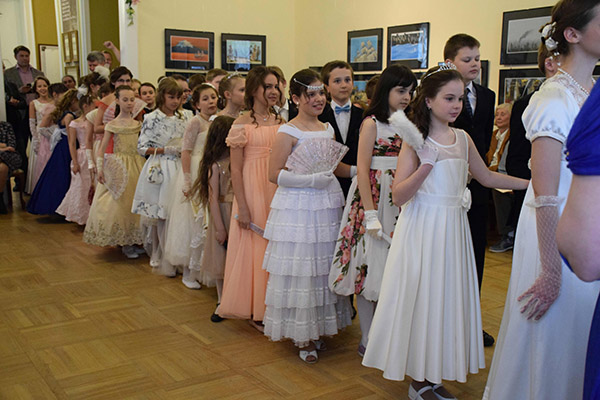 Hilsen på prom i klasse 4