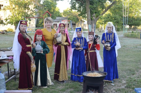 Hvordan og når feirer Uraza Bayram i 2016 i Russland. Gratulerer til muslimene i landet på fastingsdagen