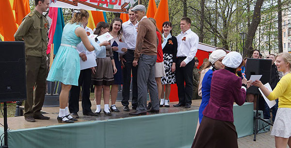 Scenes innen 9. mai