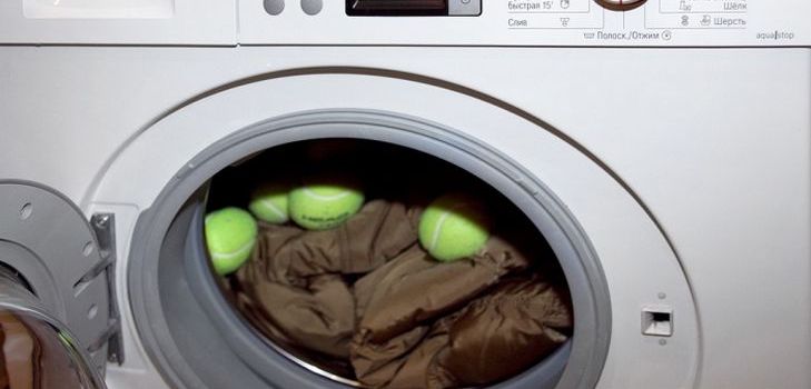 Det er enkelt å vaske dunjakken i en vaskemaskin