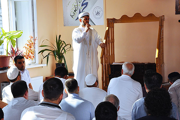 Gratulerer med muslimer til Uraza Bayram-2017