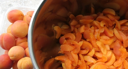 Aprikosjam i multivarket for vinteren