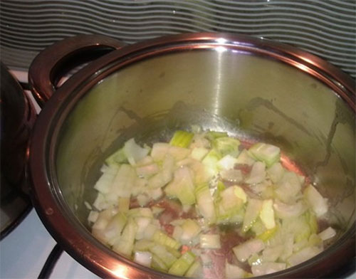 Slice løk og gulrøtter