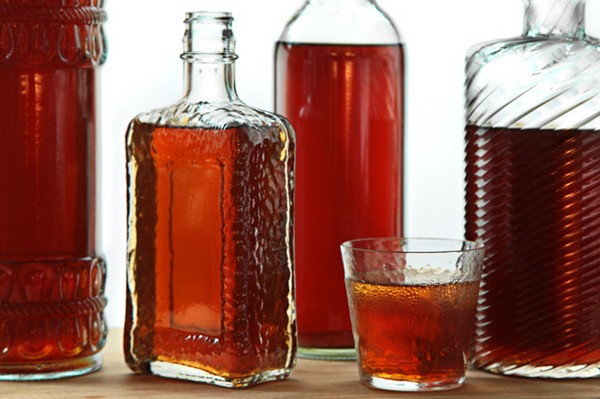 Hjemmelaget kirsebærvin, en enkel oppskrift med vodka, uten gjær. Hvordan lage kirsebærvin hjemme med en hanske