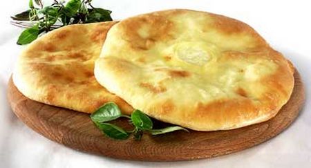 Du kan lage khachapuri på kefir eller rømme. Som fylling bruk egg eller kjøtt. Samtidig, jo mer du beveger deg bort fra den klassiske oppskriften, jo vanskeligere vil det være å navngi kulinariske mesterverk ekte khachapuri. 