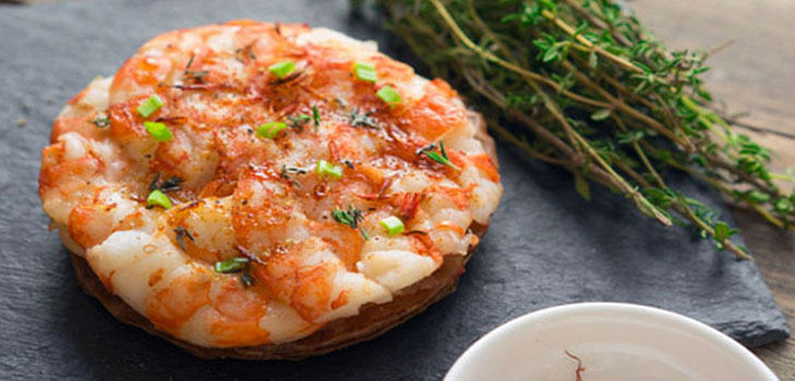 Idé til lunsj: krydret mini pizza med reker