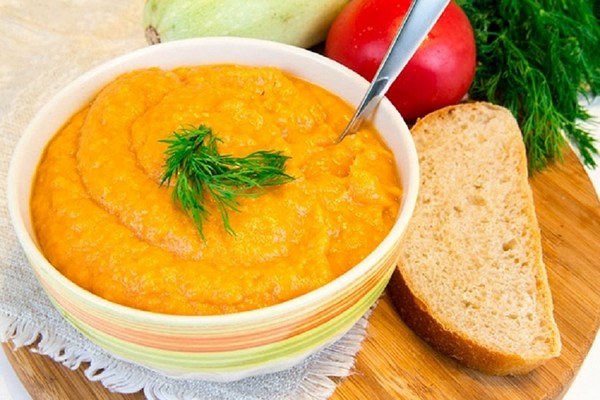 Kaviar fra courgette - oppskrifter med majones, pepper, gjennom kjøttkvern, i en multivariat
