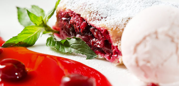 En oppskrift på saftig og ømt kirsebærstrudel med kanel