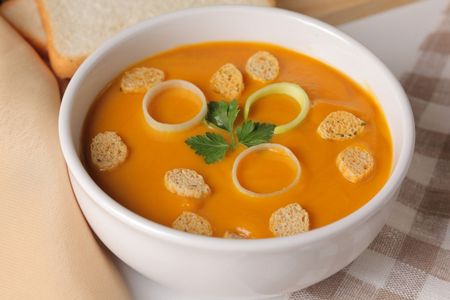 Slik lagrer ertesuppe
