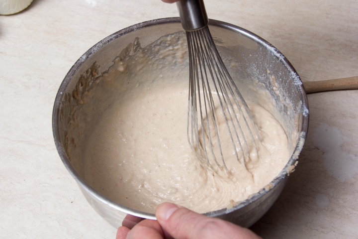Hvordan lage pannekaker på yoghurt - de beste oppskriftene med et bilde