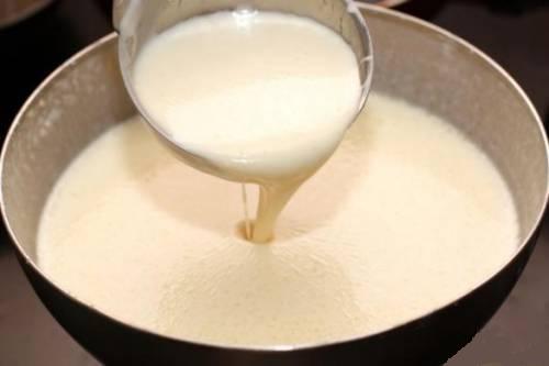 Hvordan lage pannekaker på yoghurt - de beste oppskriftene med et bilde