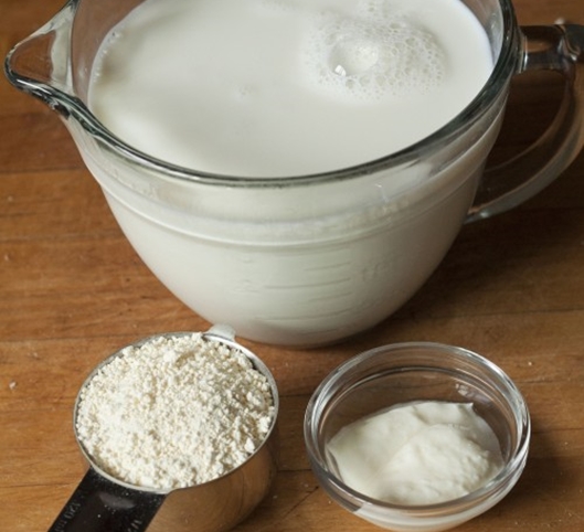 Hvordan lage yoghurt med surdeig hjemme