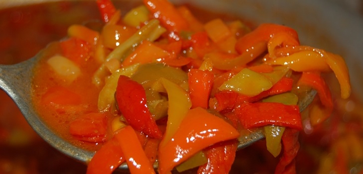 Hvordan lage lecho av pepper og tomater til vinteren - en enkel oppskrift