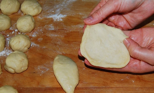 Hvordan bake paier med poteter i ovnen - trinnvis fotopskrift Foto av en oppskrift på paier med poteter