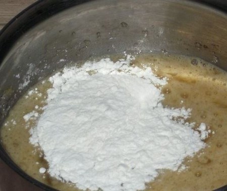 Hvordan lage en krem ​​til capkake: vanilje, ost og krem ​​av kondensert melk, en oppskrift med et bilde