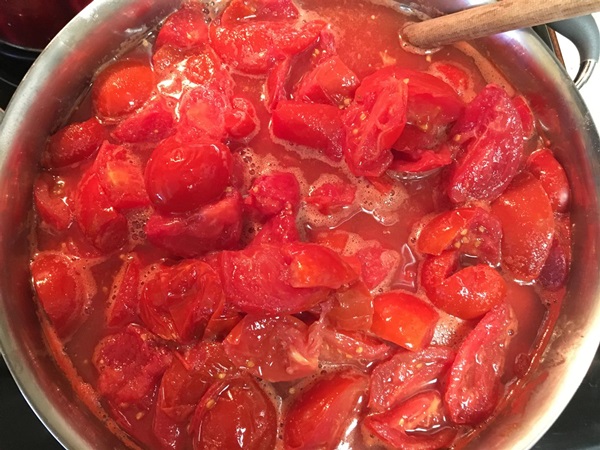 Ketchup av egne hender fra tomater: Steg-for-steg oppskrifter for høsting for vinteren